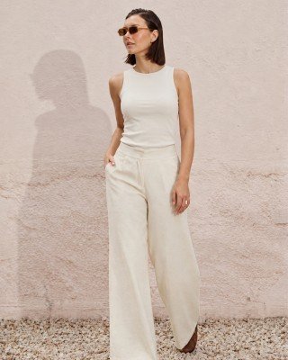 MUSCULOSA ESCOTE BASE