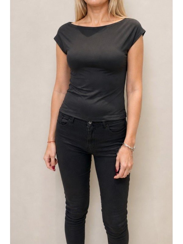 REMERA ESCOTE BOTE 